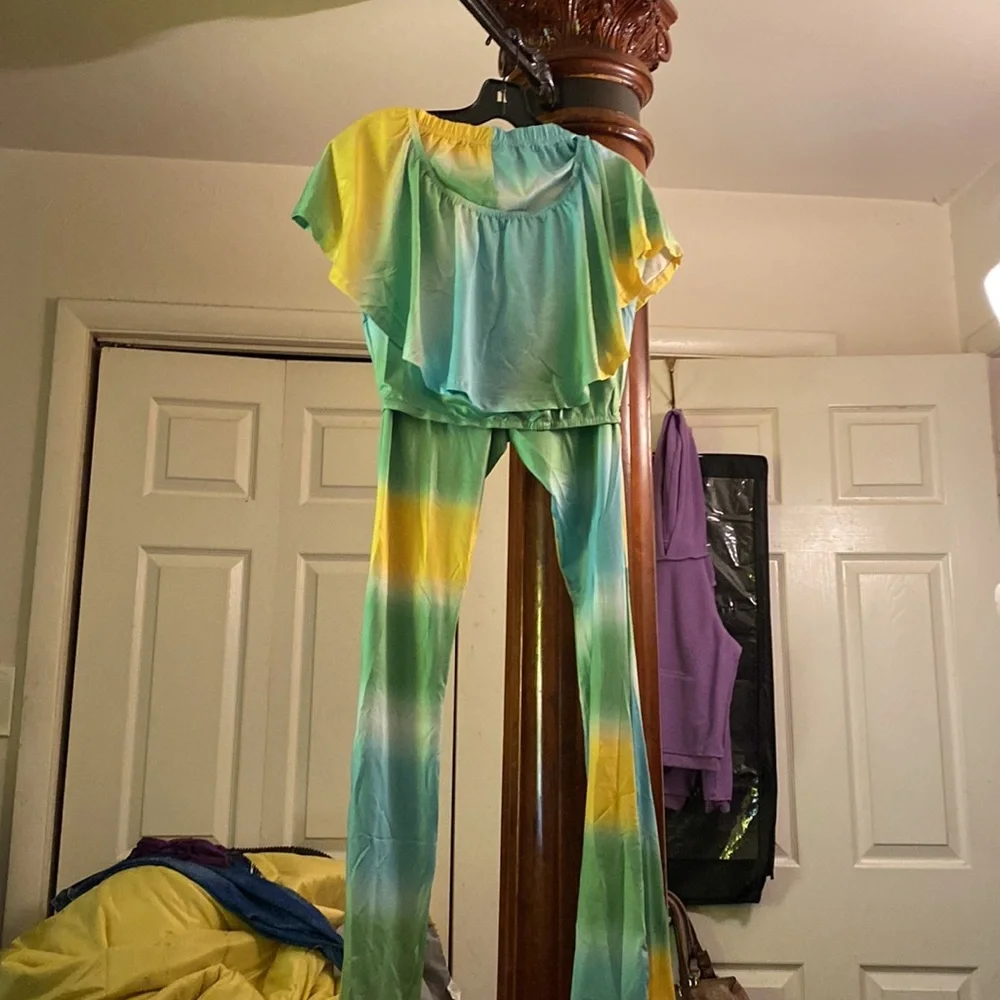 Yellow and green nice 2 PCs pant suit off the shoulders - Picture 4 of 8